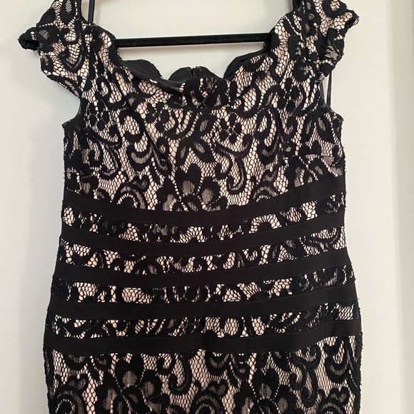 Evening dress by Cache , size 14.  Excellent condition, worn once - Picture 4 of 7